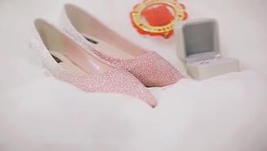 4K唯美实拍婚鞋婚戒视频的预览图